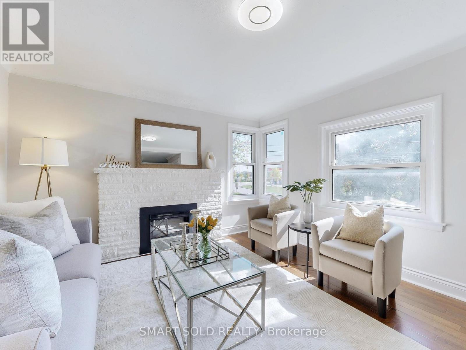 1051 Janette Street, Newmarket, ON - Indoor Photo Showing Living Room With Fireplace