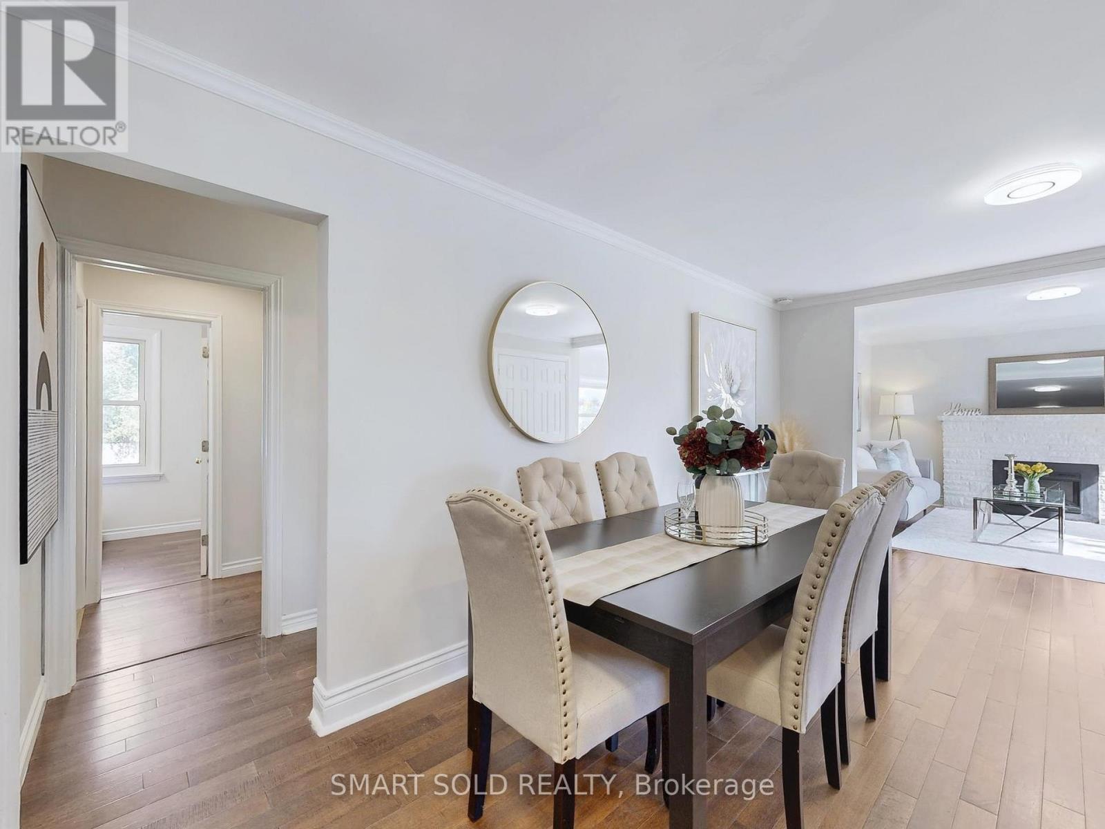 1051 Janette Street, Newmarket, ON - Indoor Photo Showing Dining Room