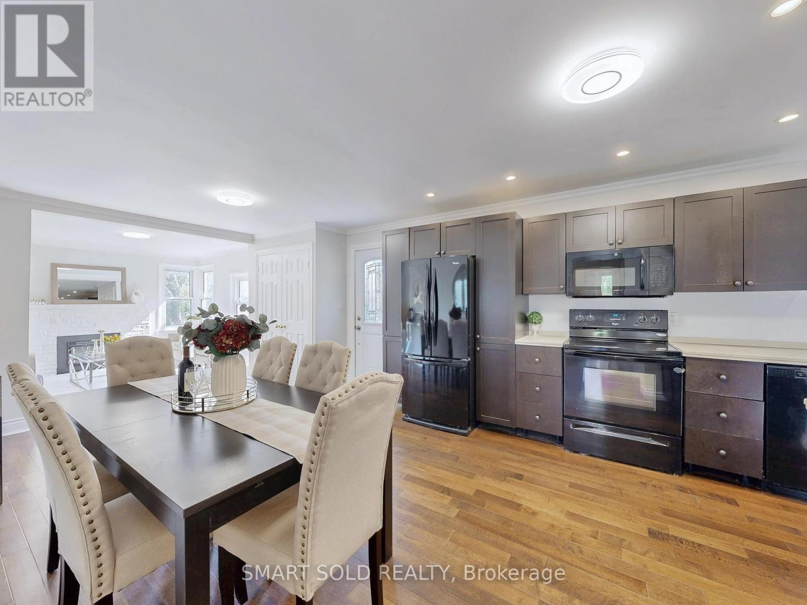 1051 Janette Street, Newmarket, ON - Indoor