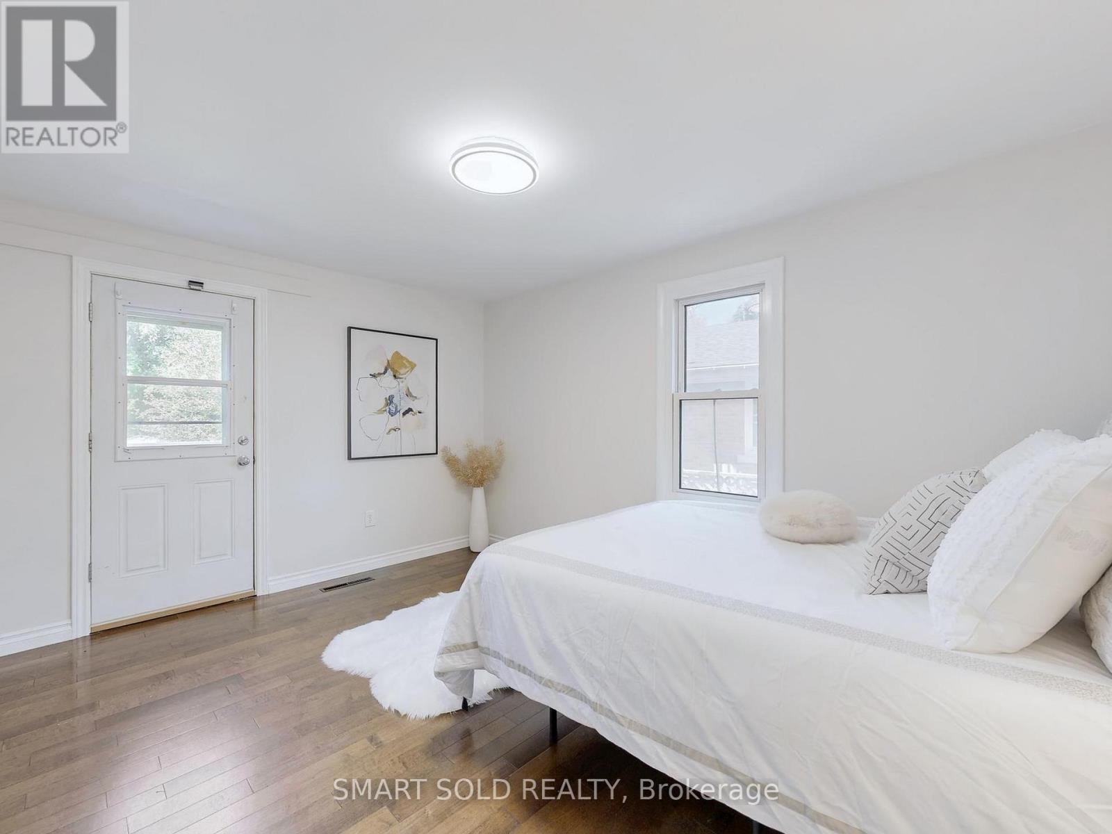 1051 Janette Street, Newmarket, ON - Indoor Photo Showing Bedroom