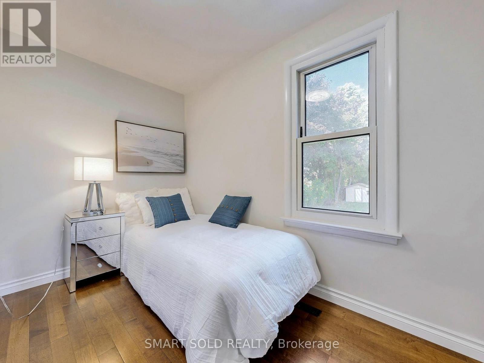 1051 Janette Street, Newmarket, ON - Indoor Photo Showing Bedroom