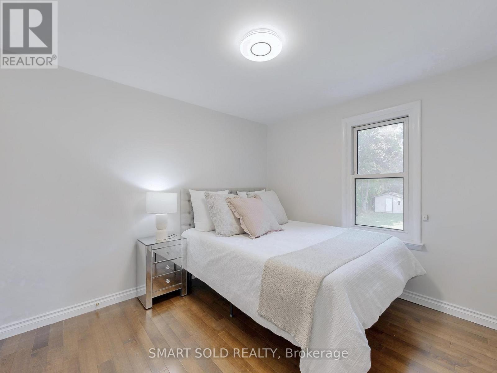 1051 Janette Street, Newmarket, ON - Indoor Photo Showing Bedroom