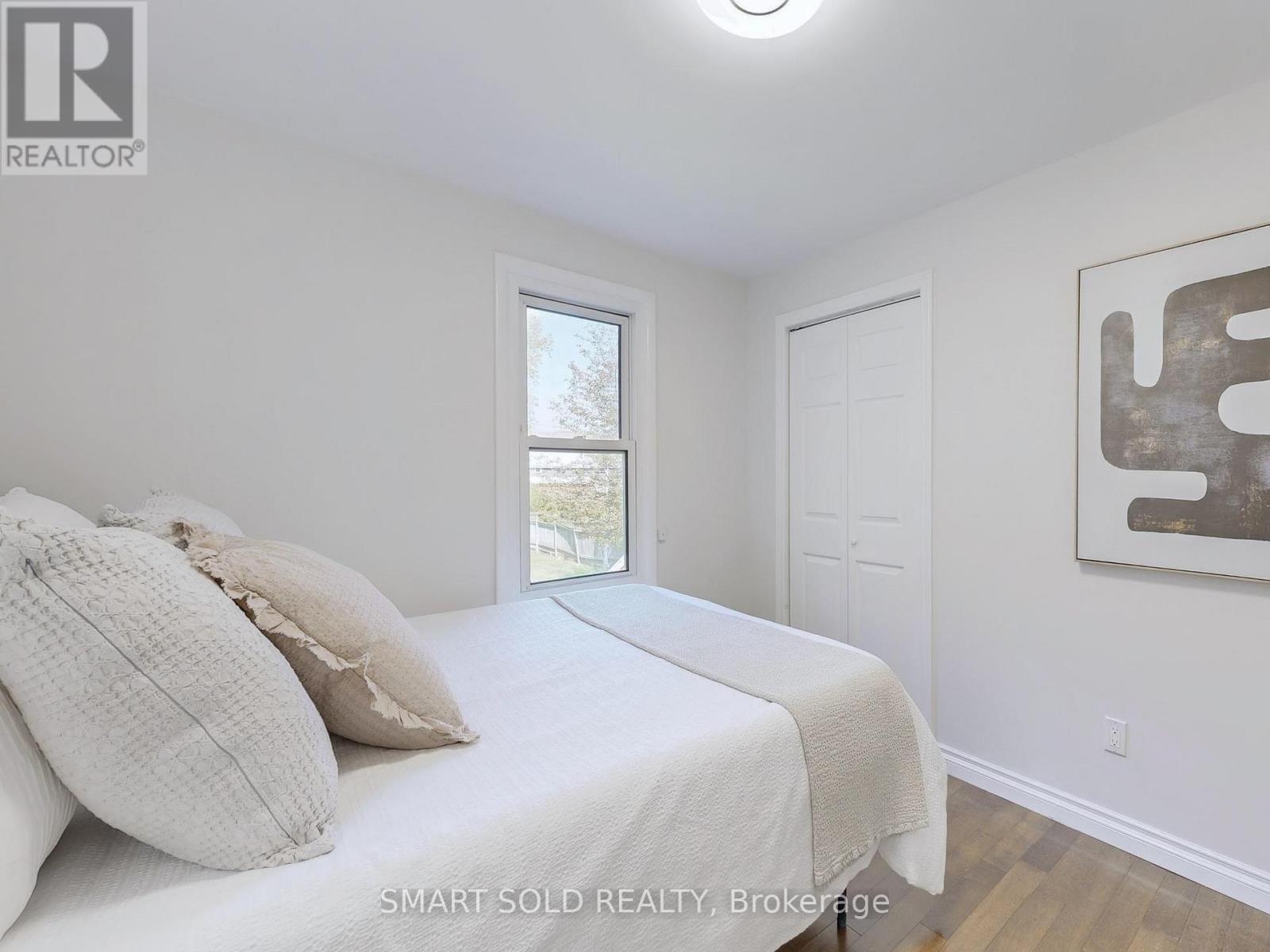 1051 Janette Street, Newmarket, ON - Indoor Photo Showing Bedroom