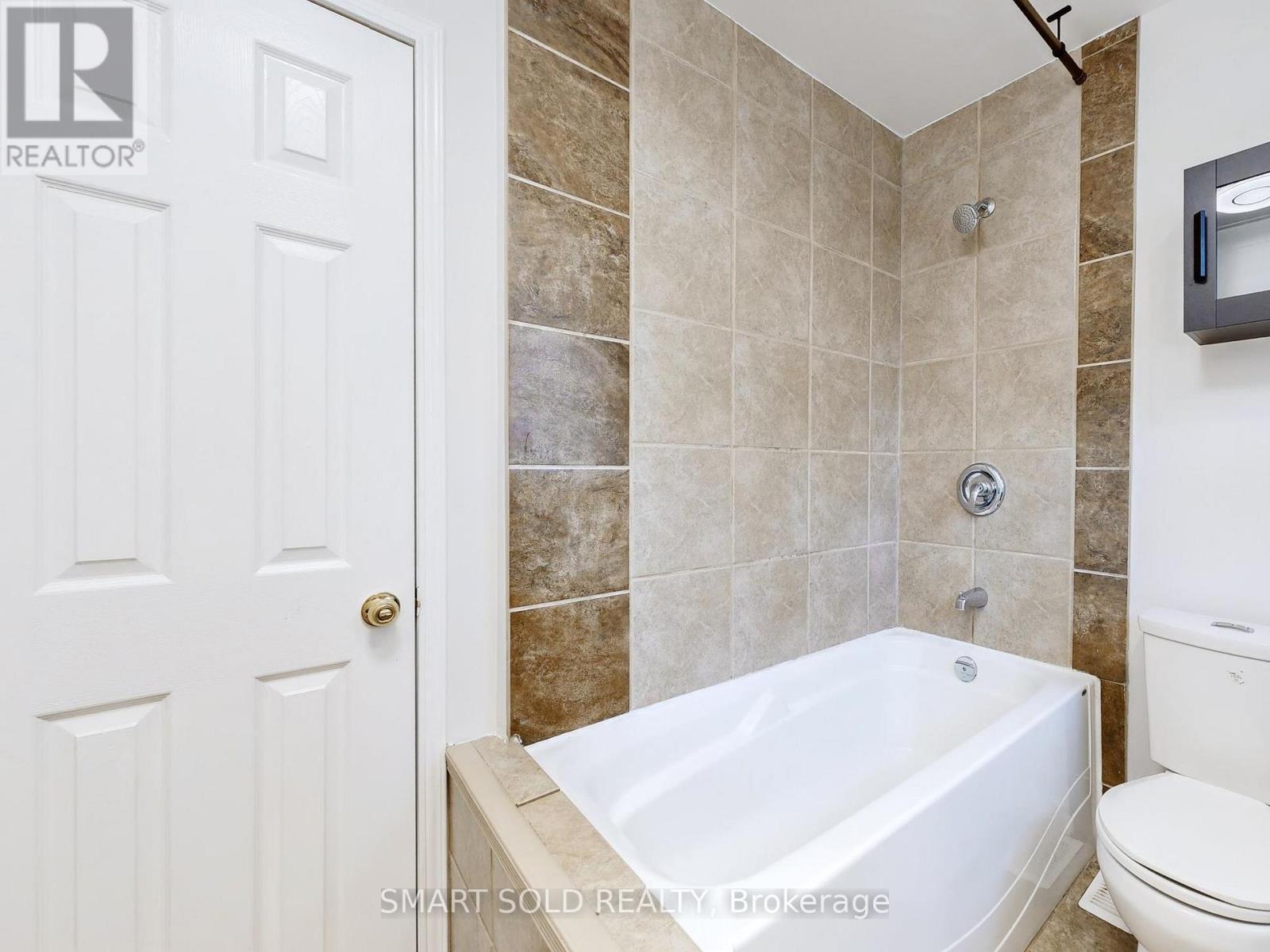 1051 Janette Street, Newmarket, ON - Indoor Photo Showing Bathroom