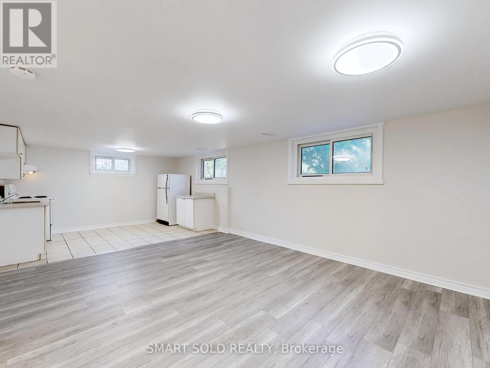 1051 Janette Street, Newmarket, ON - Indoor