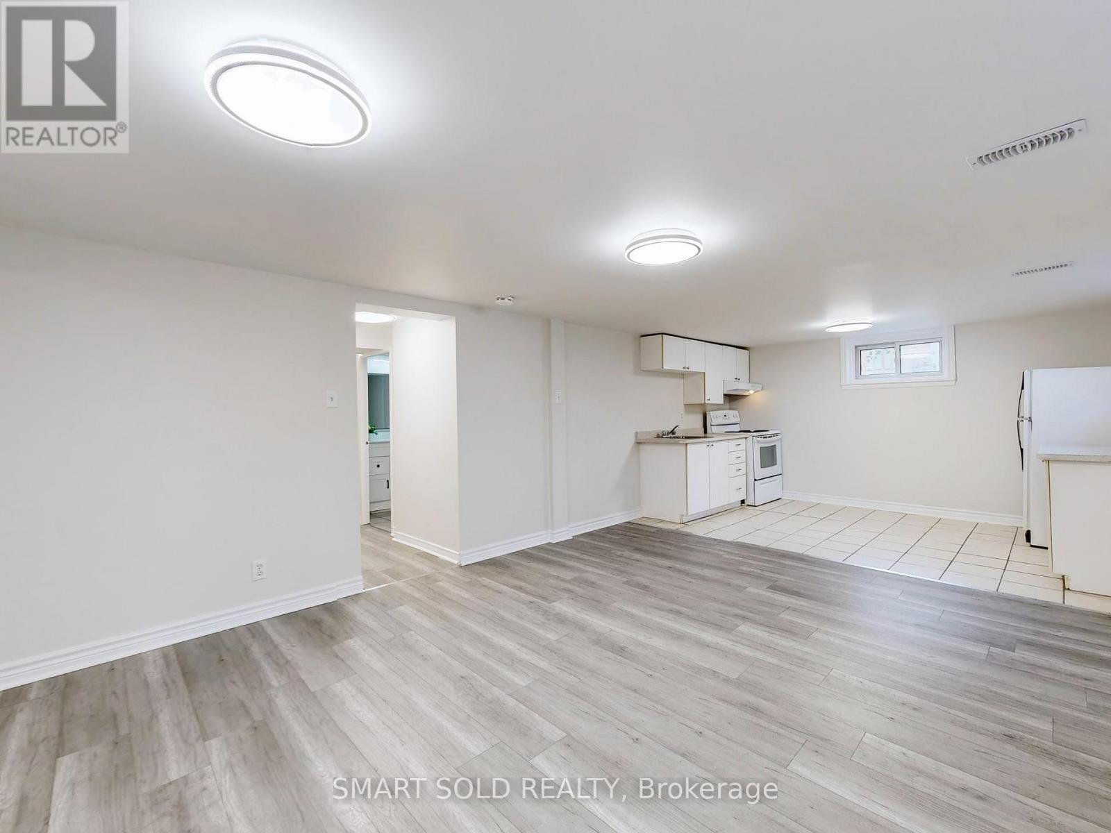 1051 Janette Street, Newmarket, ON - Indoor