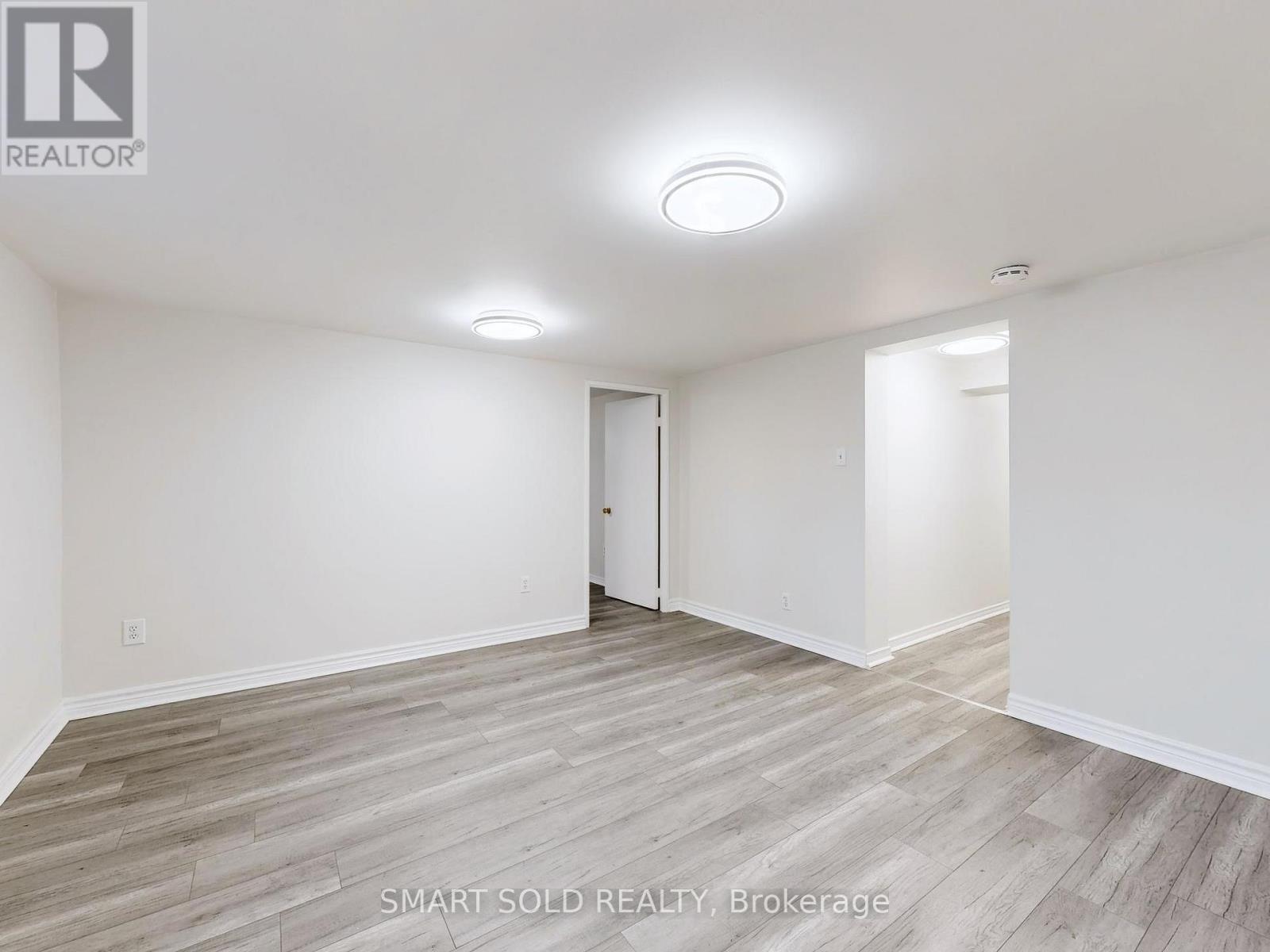 1051 Janette Street, Newmarket, ON - Indoor