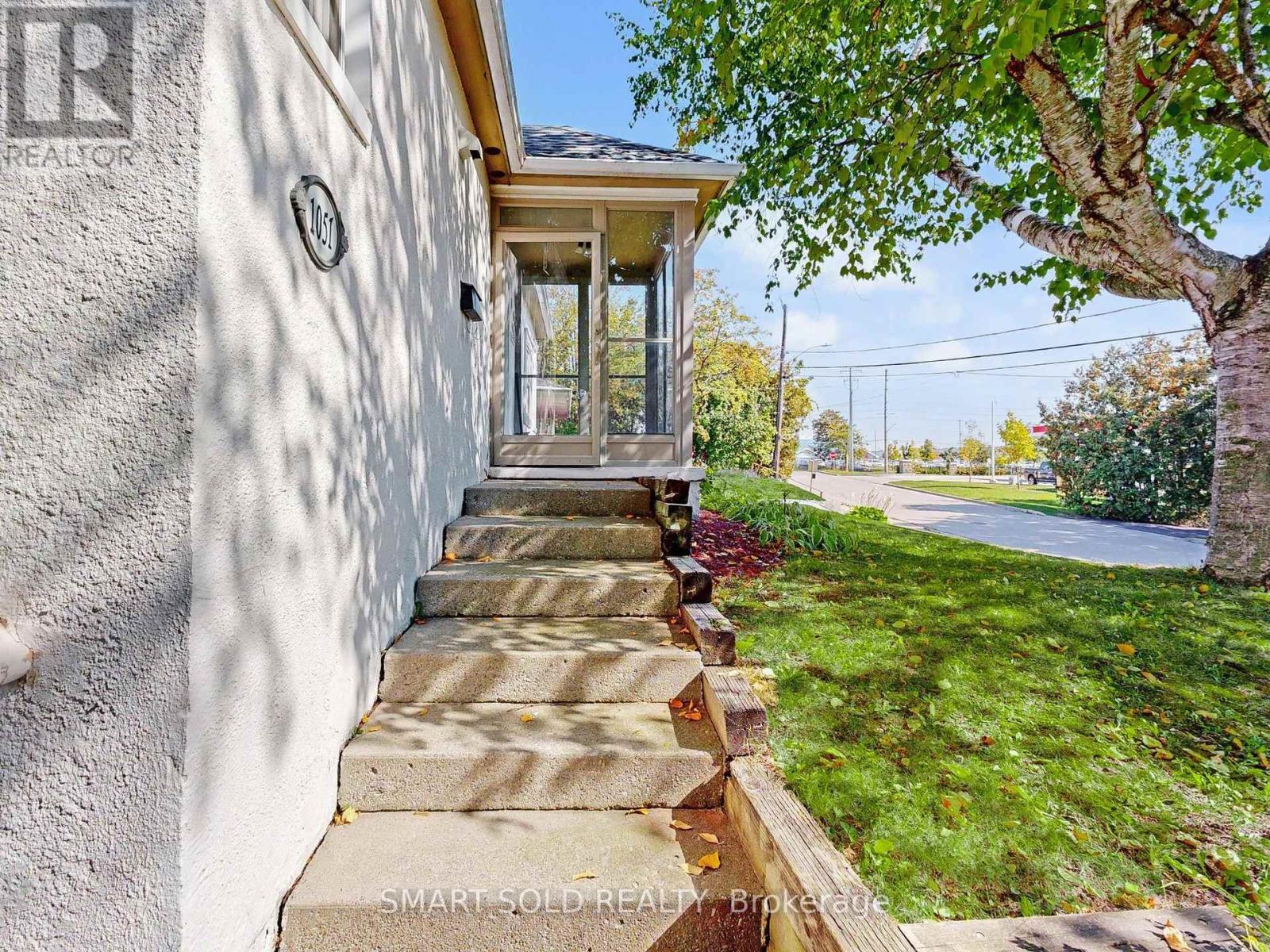 1051 Janette Street, Newmarket, ON - Outdoor