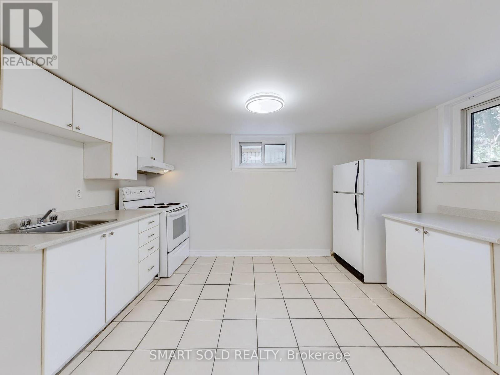 1051 Janette Street, Newmarket, ON - Indoor Photo Showing Kitchen