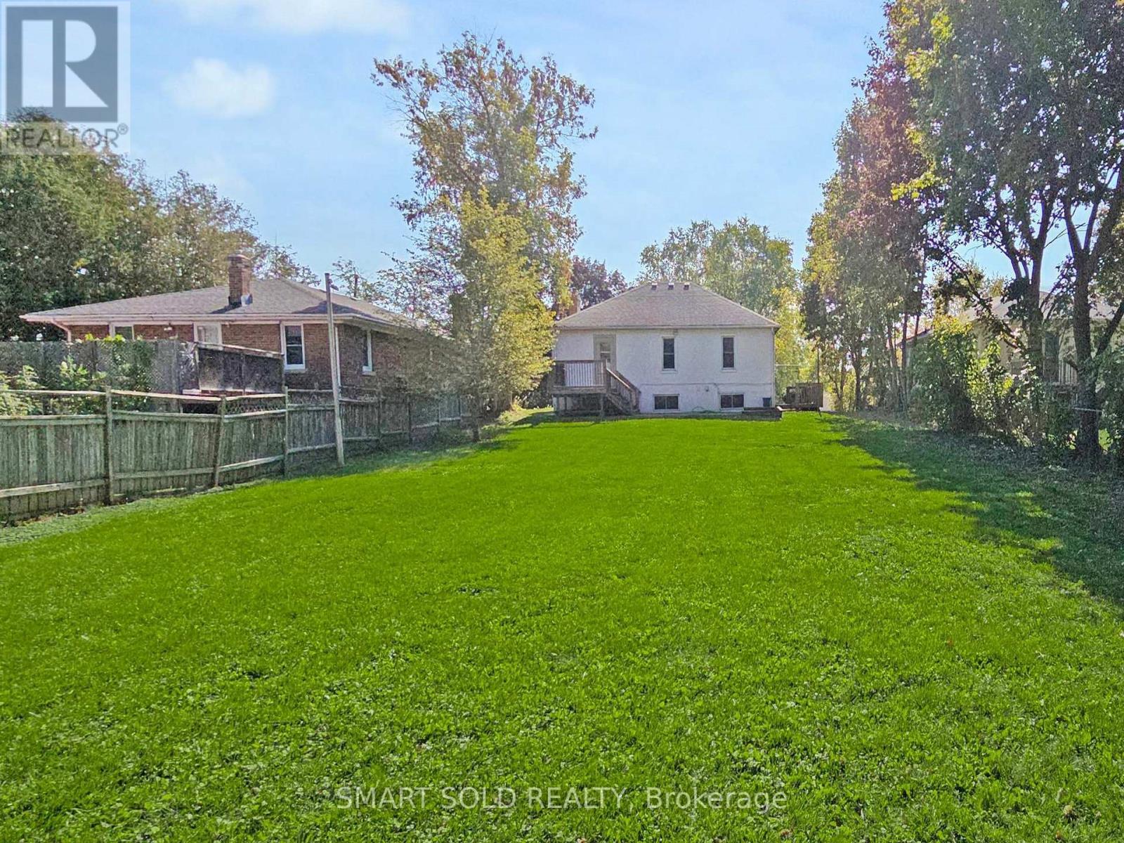 1051 Janette Street, Newmarket, ON - Outdoor With Backyard