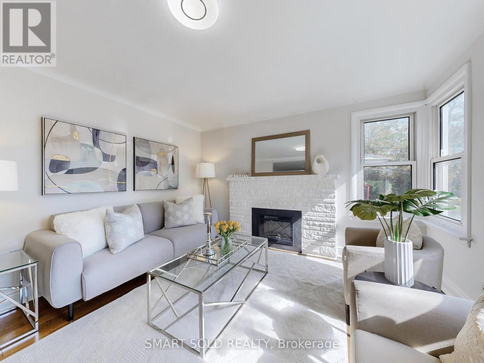 1051 Janette Street, Newmarket, ON - Indoor Photo Showing Living Room With Fireplace