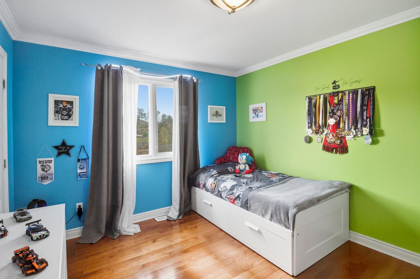 Bedroom - 69 Ch. Des Bâtisseurs, Val-Des-Monts, QC - Indoor Photo Showing Bedroom