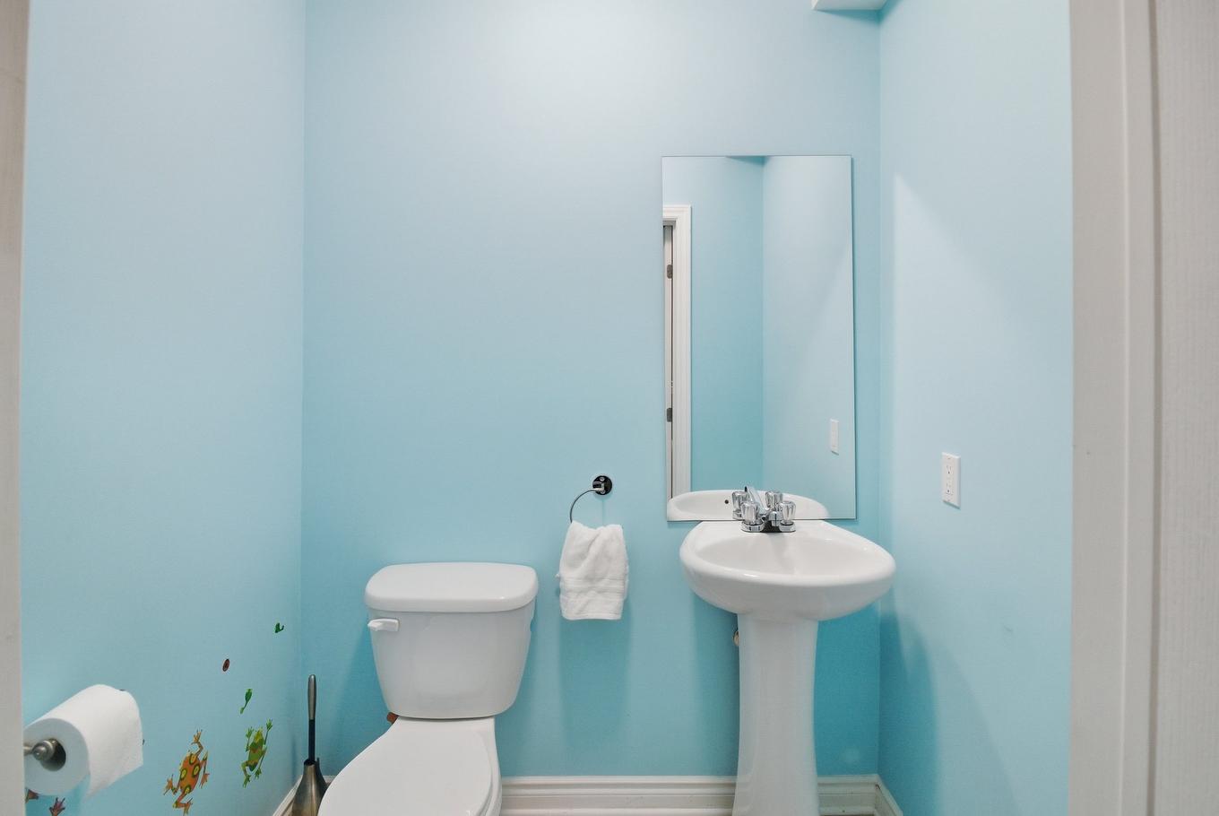 Powder room - 69 Ch. Des Bâtisseurs, Val-Des-Monts, QC - Indoor Photo Showing Bathroom