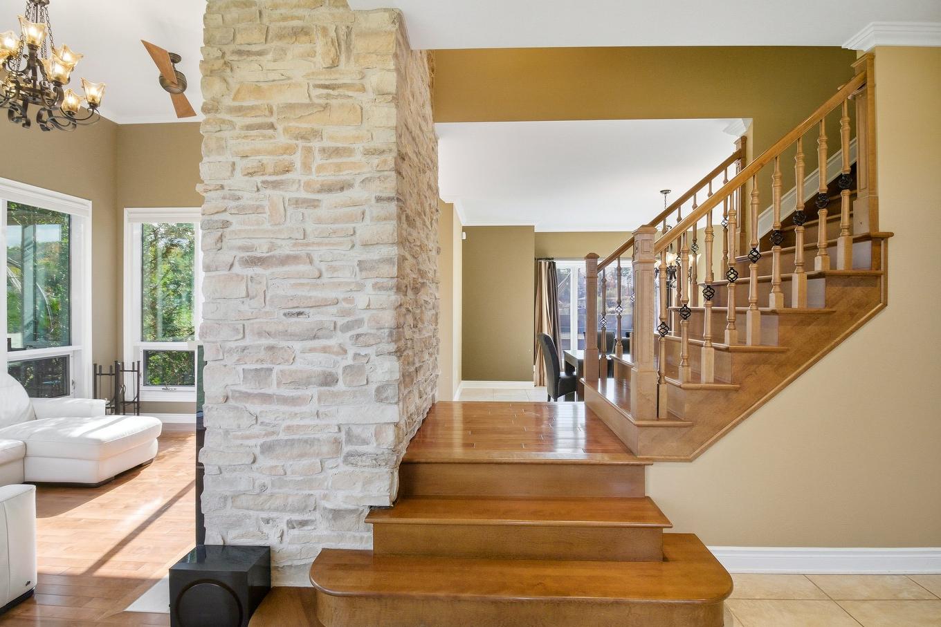 Staircase - 69 Ch. Des Bâtisseurs, Val-Des-Monts, QC - Indoor Photo Showing Other Room