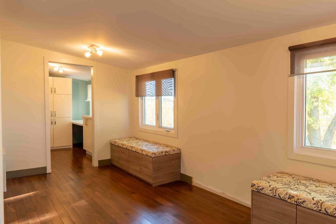 Coin-repas - 4016 Ch. St-Charles, Terrebonne (Lachenaie), QC - Indoor