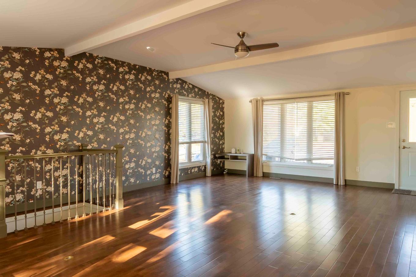 Salon - 4016 Ch. St-Charles, Terrebonne (Lachenaie), QC - Indoor