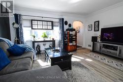MAIN FLR - LIVING RM -
