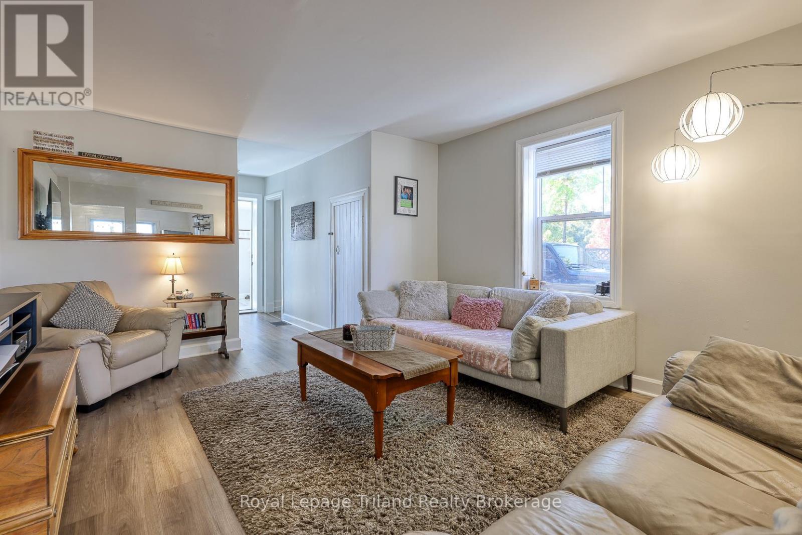 Living Room alternate view - 661 Henry Street, Woodstock (Woodstock - South), ON - Indoor Photo Showing Living Room