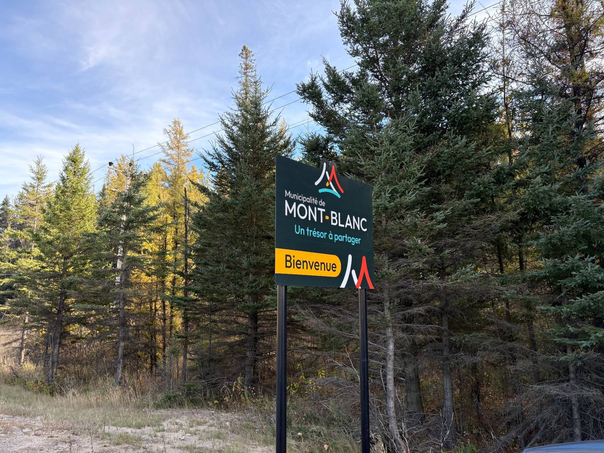 Front of Structure - Route 117, Mont-Blanc, QC