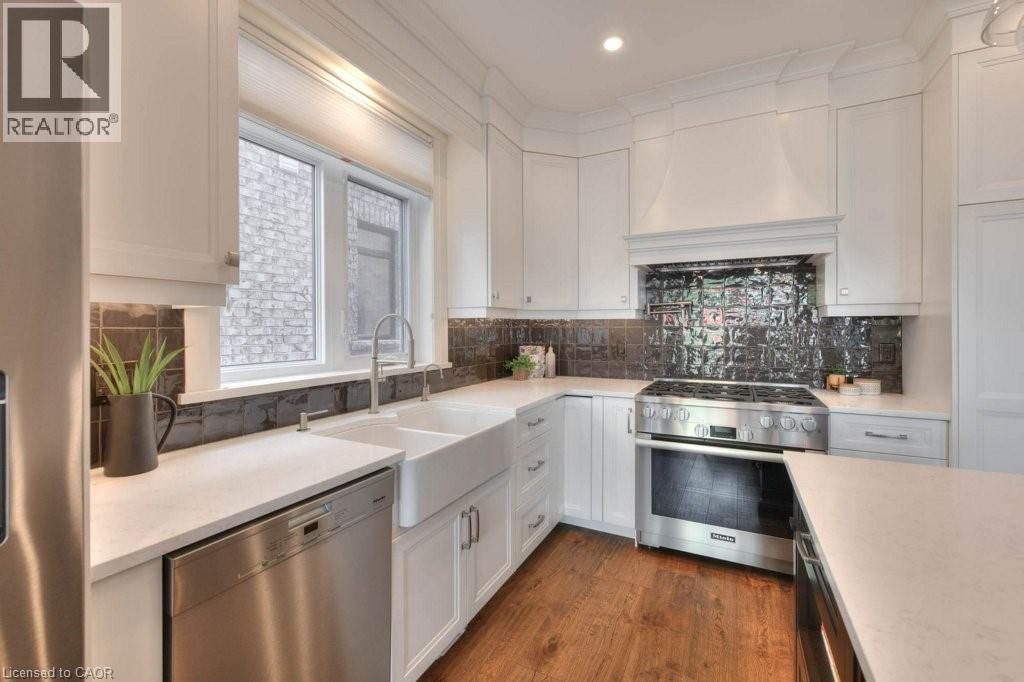 12 George Street, Waterloo, ON - Indoor Photo Showing Kitchen With Upgraded Kitchen
