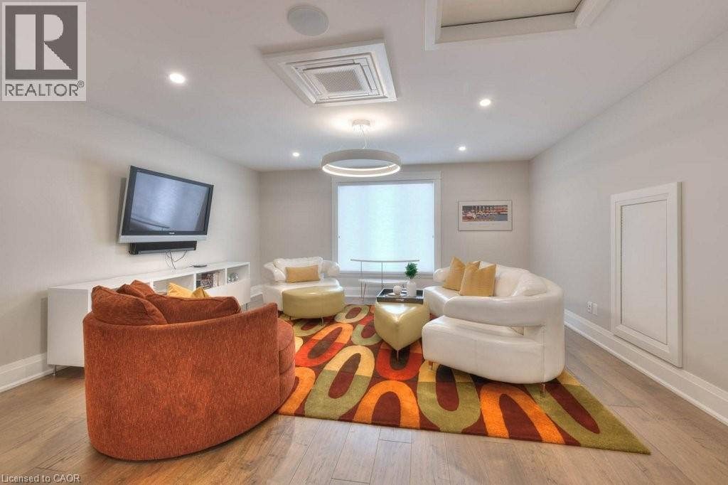 12 George Street, Waterloo, ON - Indoor Photo Showing Living Room