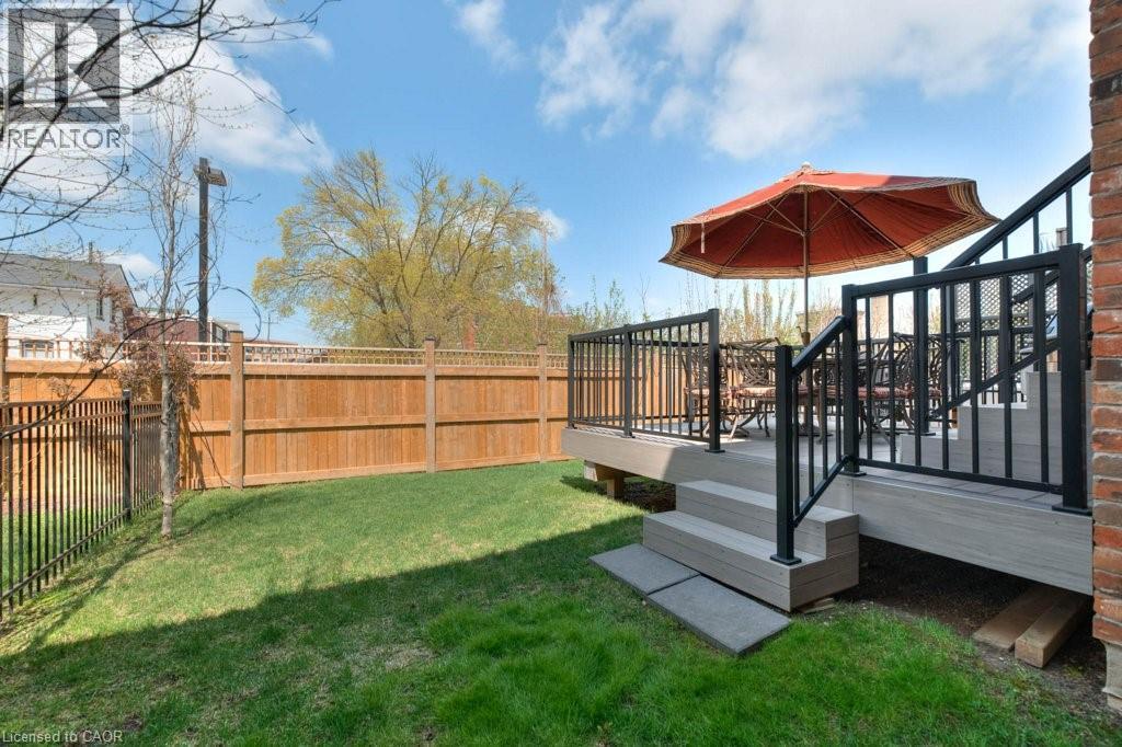 12 George Street, Waterloo, ON - Outdoor