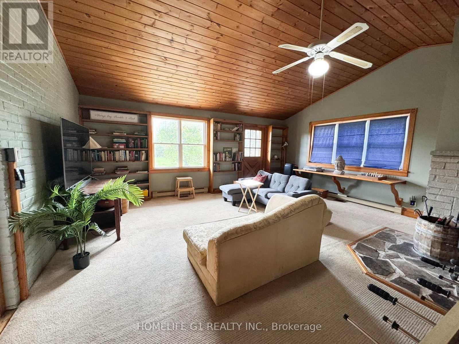 18692 Kennedy Road, Caledon, ON - Indoor With Fireplace