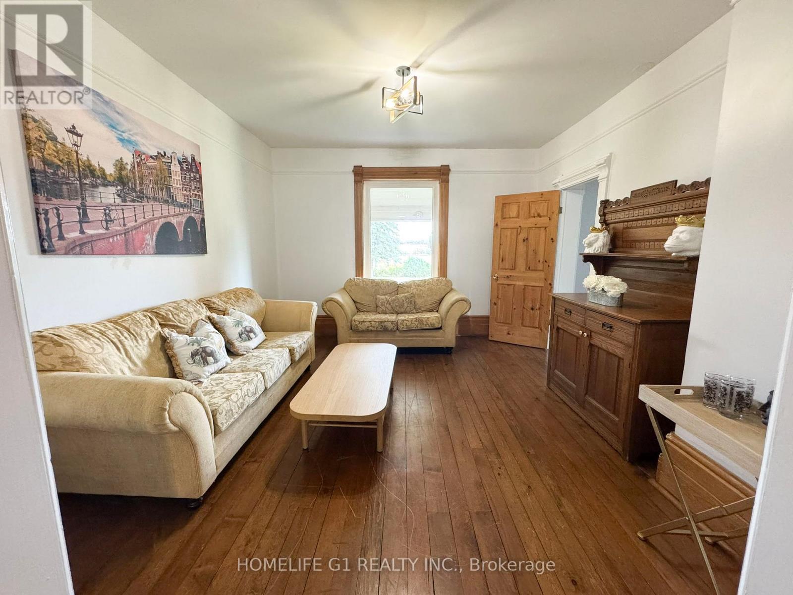 18692 Kennedy Road, Caledon, ON - Indoor Photo Showing Living Room