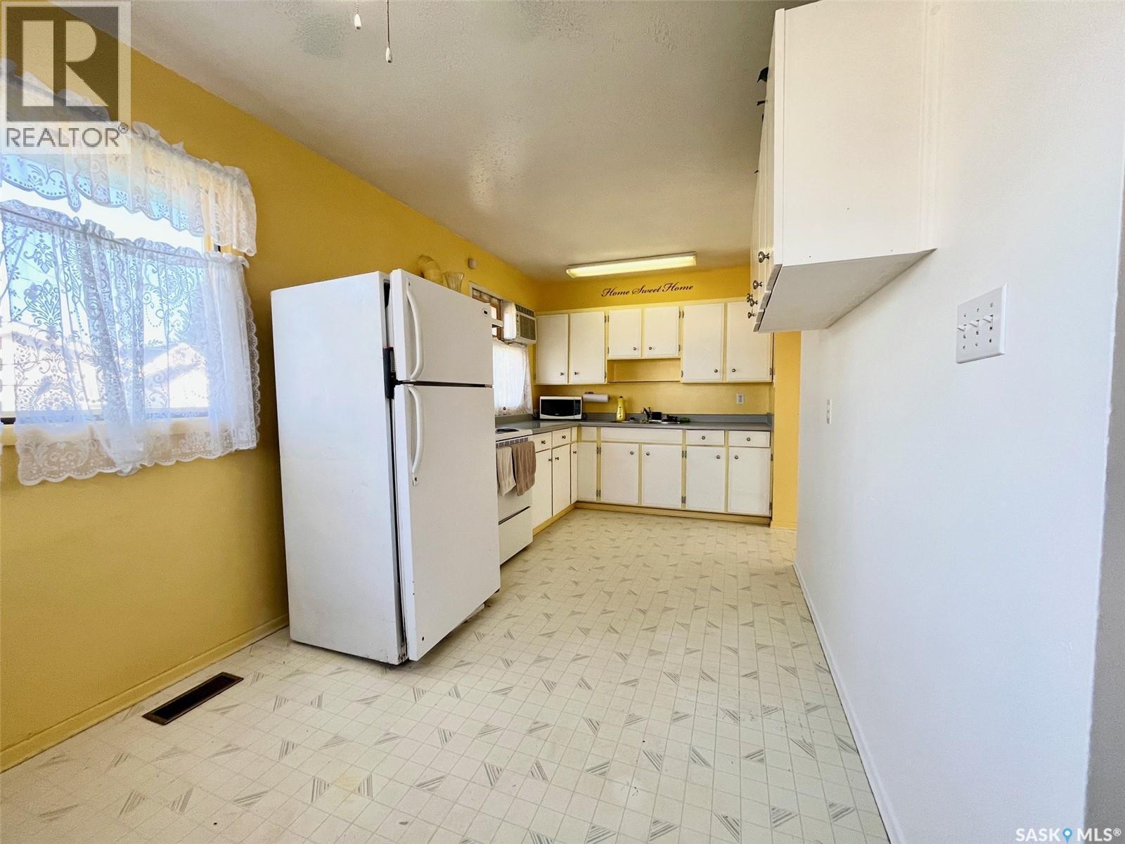 113 1St Street W, Smeaton, SK - Indoor Photo Showing Kitchen