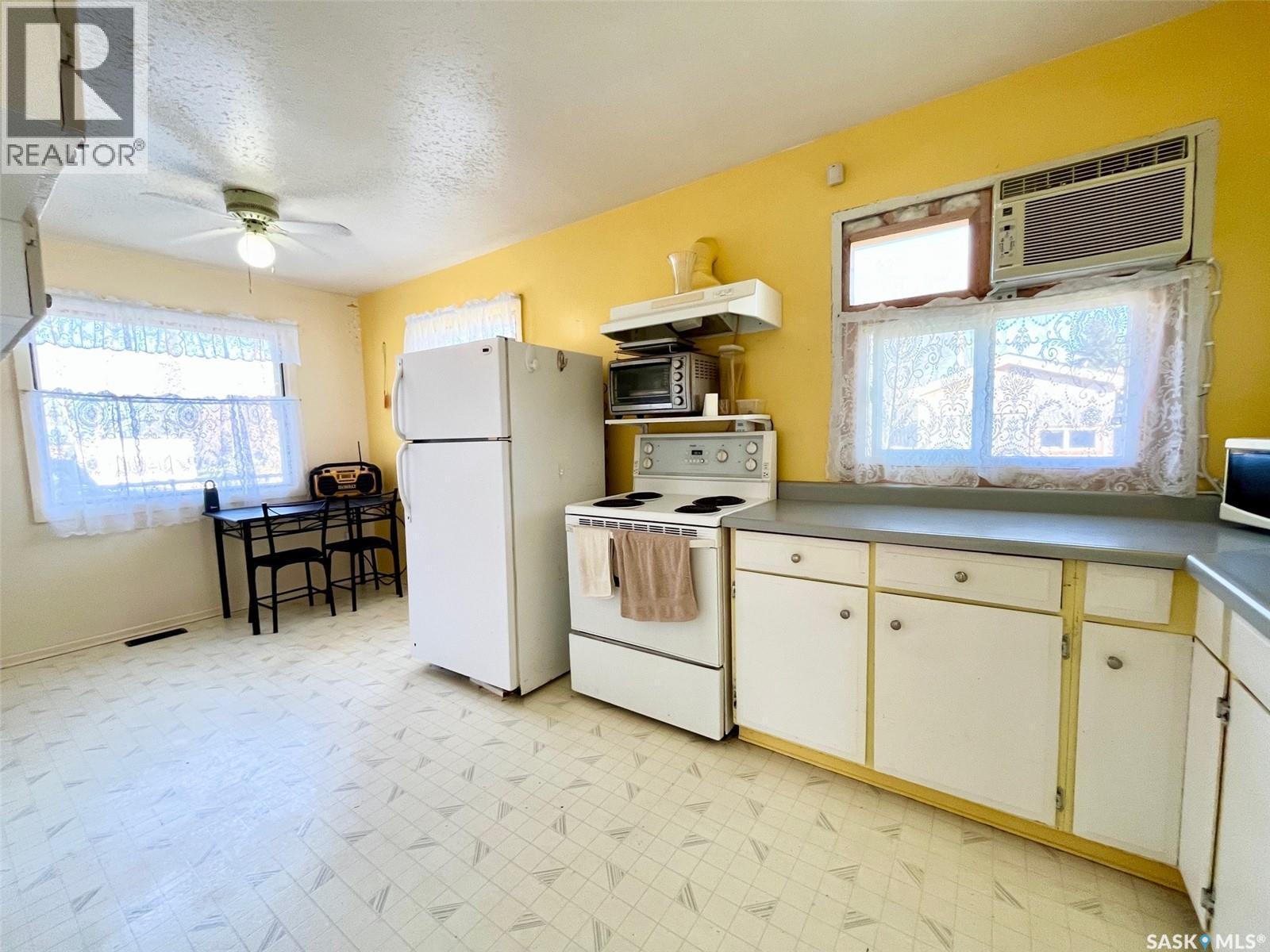 113 1St Street W, Smeaton, SK - Indoor Photo Showing Kitchen