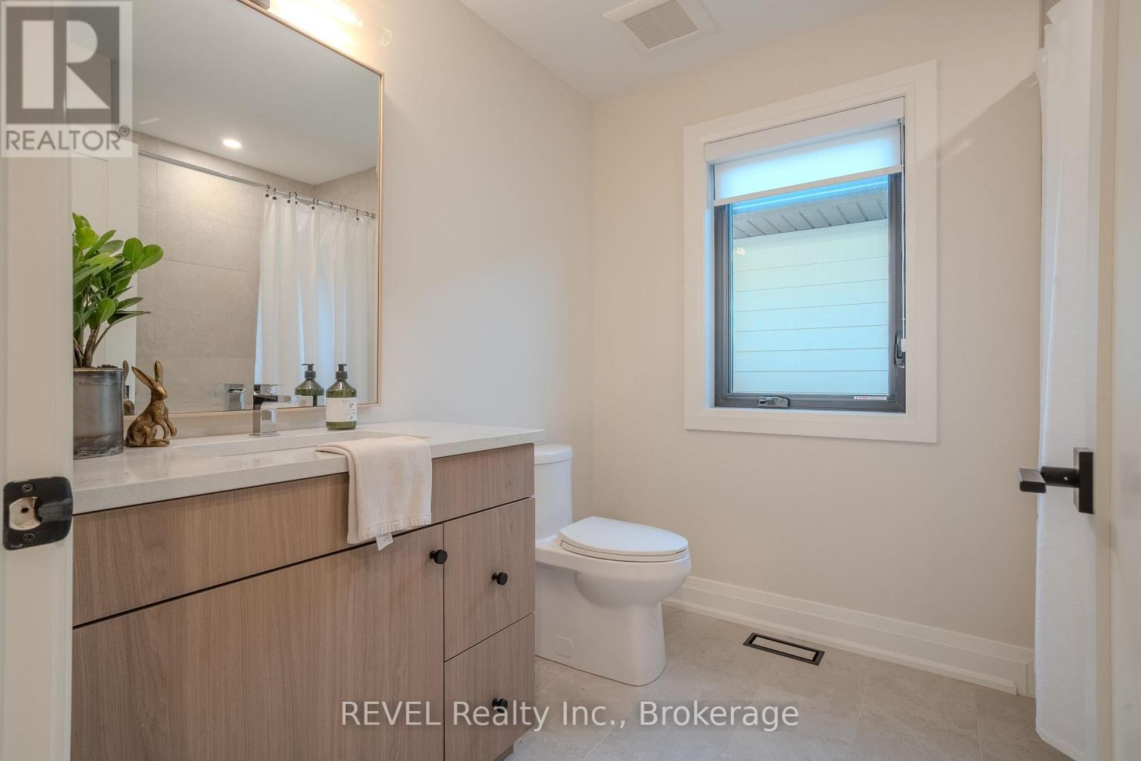 21 Arsenault Crescent, Pelham (Fonthill), ON - Indoor Photo Showing Bathroom