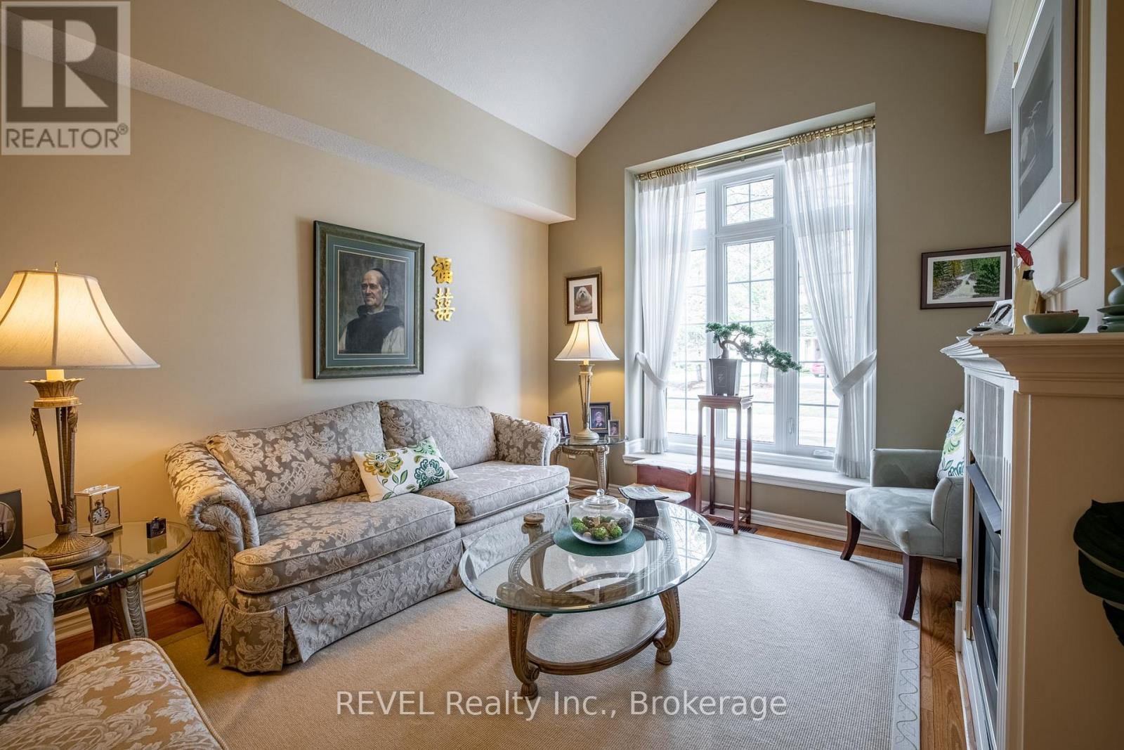 23 - 1439 Niagara Stone Road, Niagara-On-The-Lake (Virgil), ON - Indoor Photo Showing Living Room