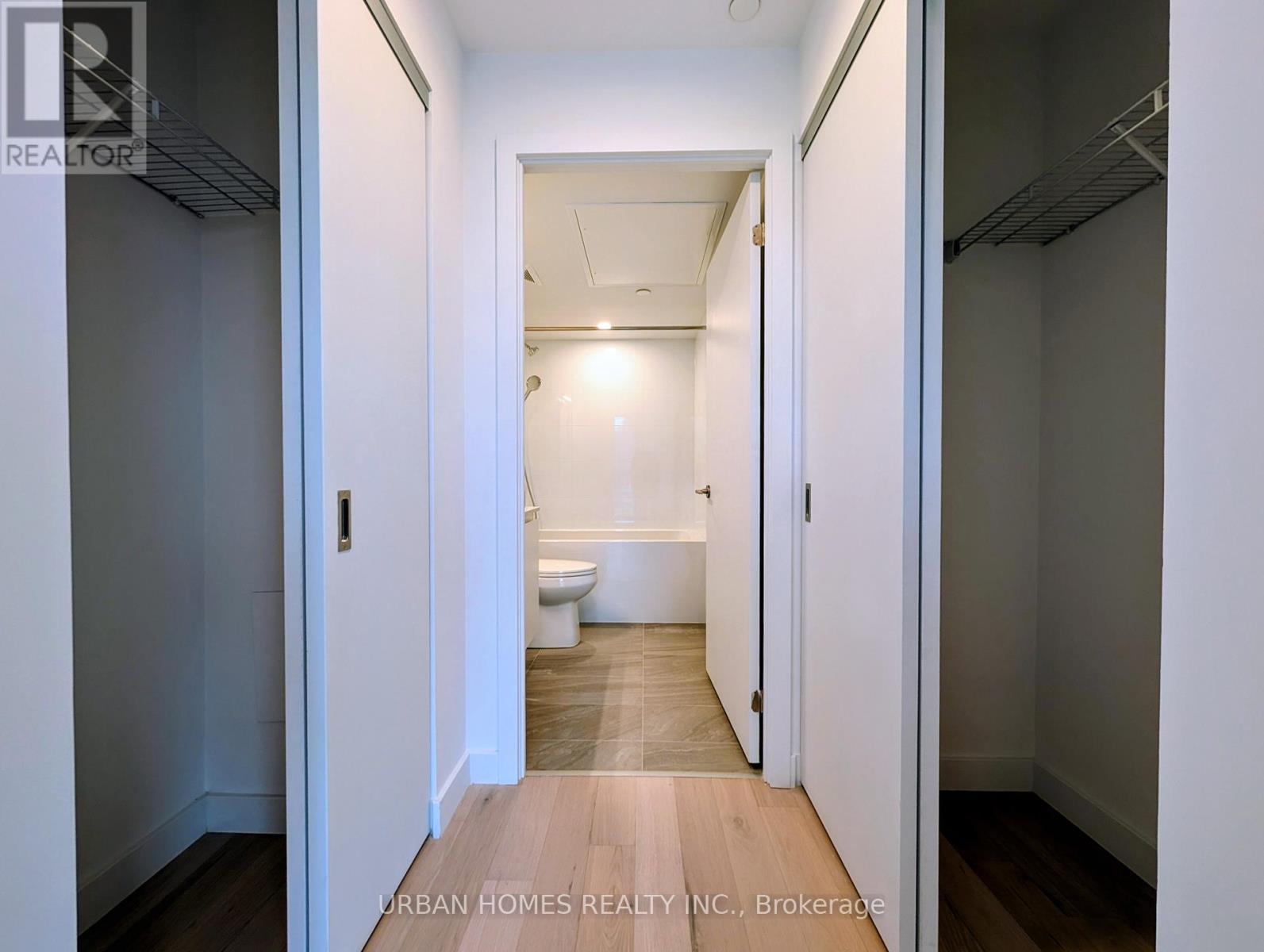 202 - 1720 Bayview Avenue, Toronto, ON - Indoor Photo Showing Bathroom