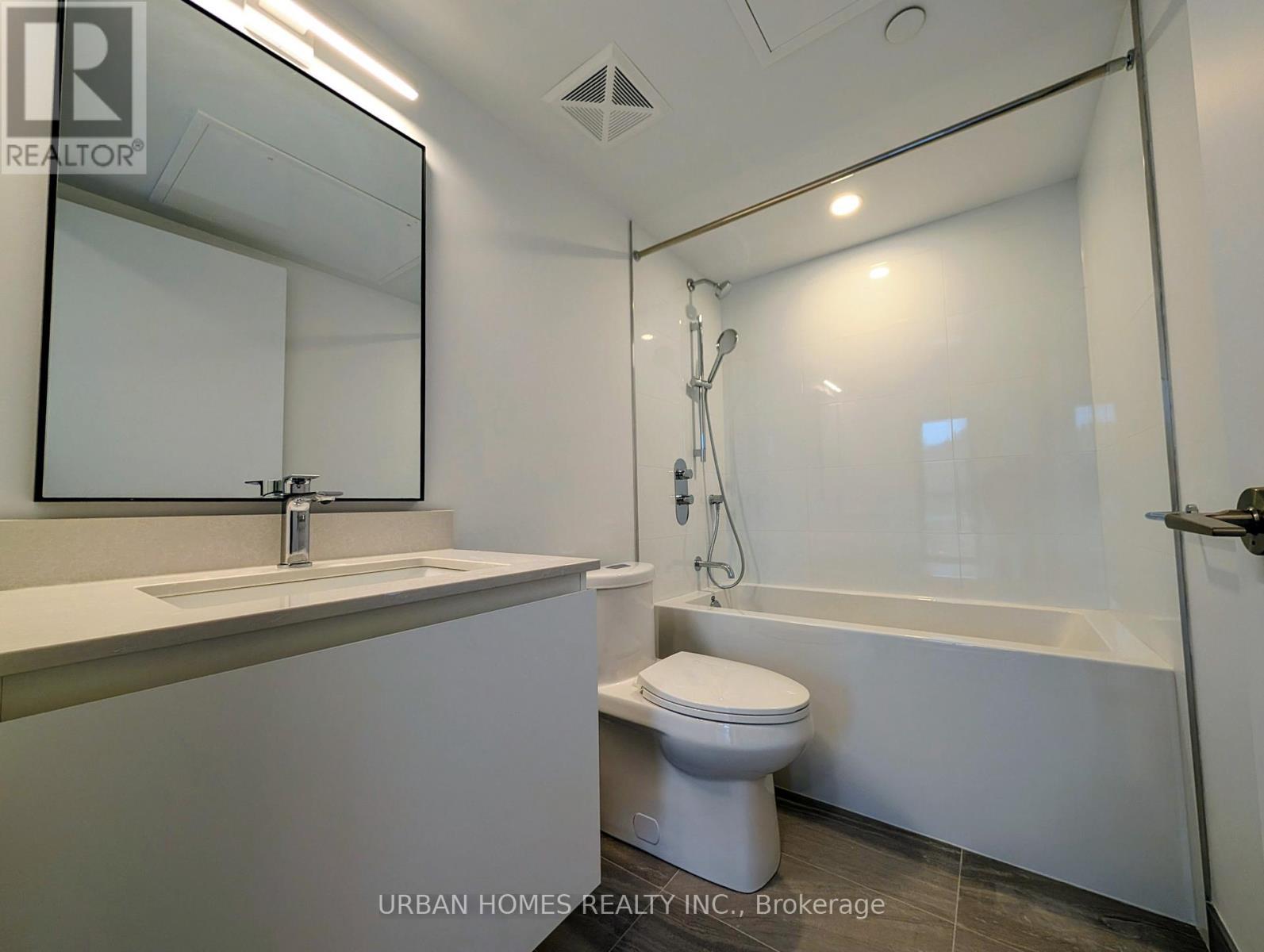 202 - 1720 Bayview Avenue, Toronto, ON - Indoor Photo Showing Bathroom