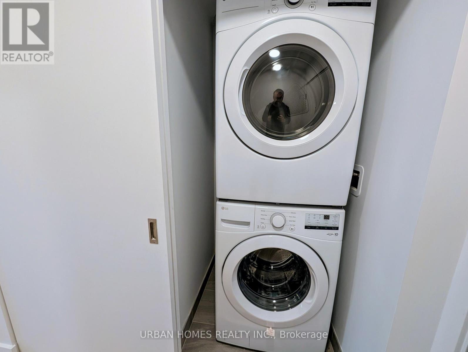 202 - 1720 Bayview Avenue, Toronto, ON - Indoor Photo Showing Laundry Room