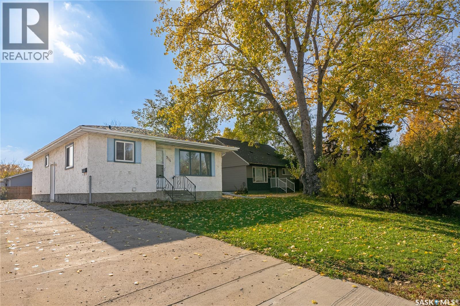3111 Dewdney Avenue E, Regina, SK - Outdoor