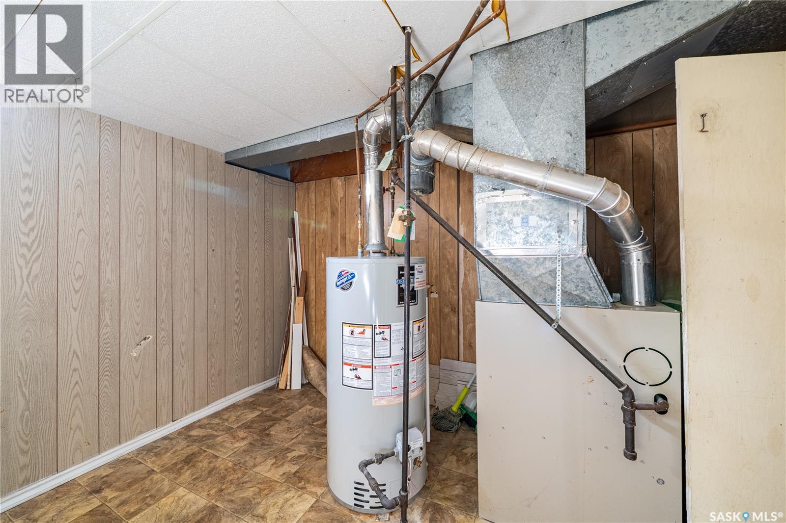 3111 Dewdney Avenue E, Regina, SK - Indoor Photo Showing Basement