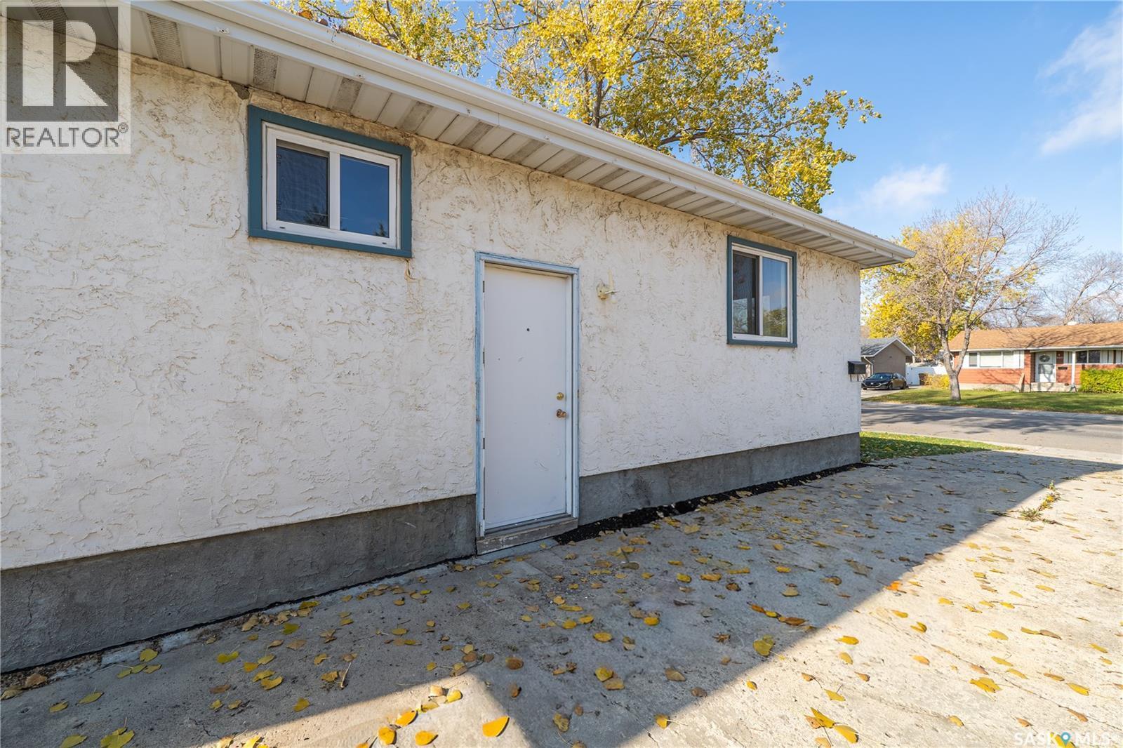 3111 Dewdney Avenue E, Regina, SK - Outdoor With Exterior