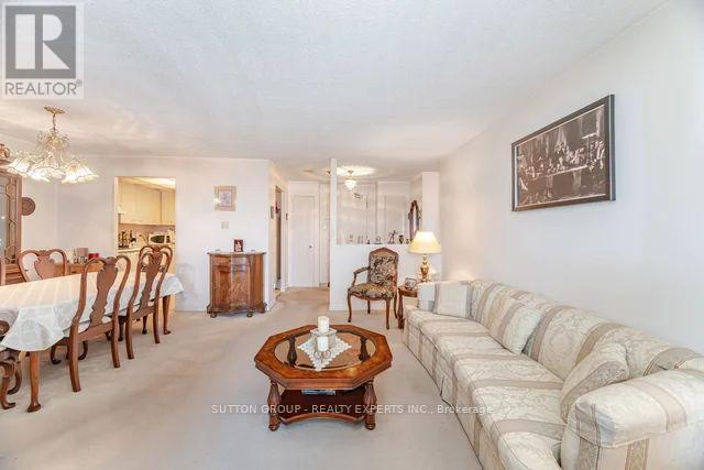 615 - 115 Hillcrest Avenue, Mississauga, ON - Indoor Photo Showing Living Room