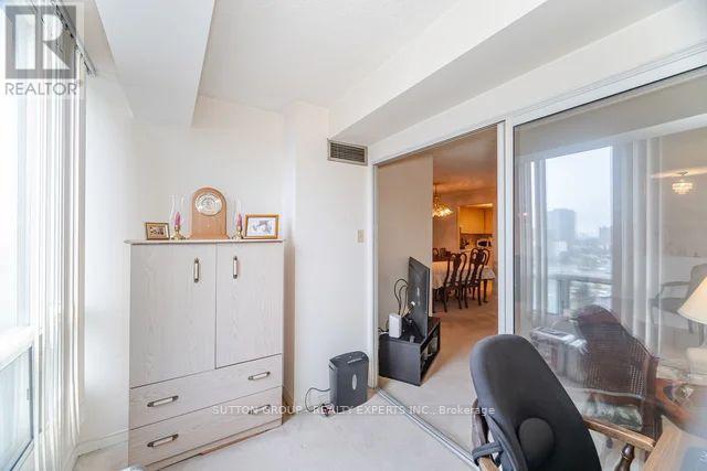 615 - 115 Hillcrest Avenue, Mississauga, ON - Indoor