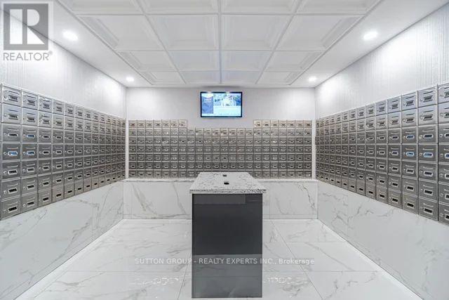 615 - 115 Hillcrest Avenue, Mississauga, ON - Indoor Photo Showing Other Room