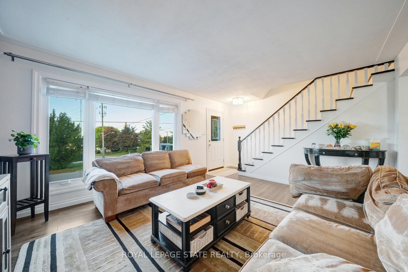 62 Brentwood Drive, Hamilton, ON - Indoor Photo Showing Living Room