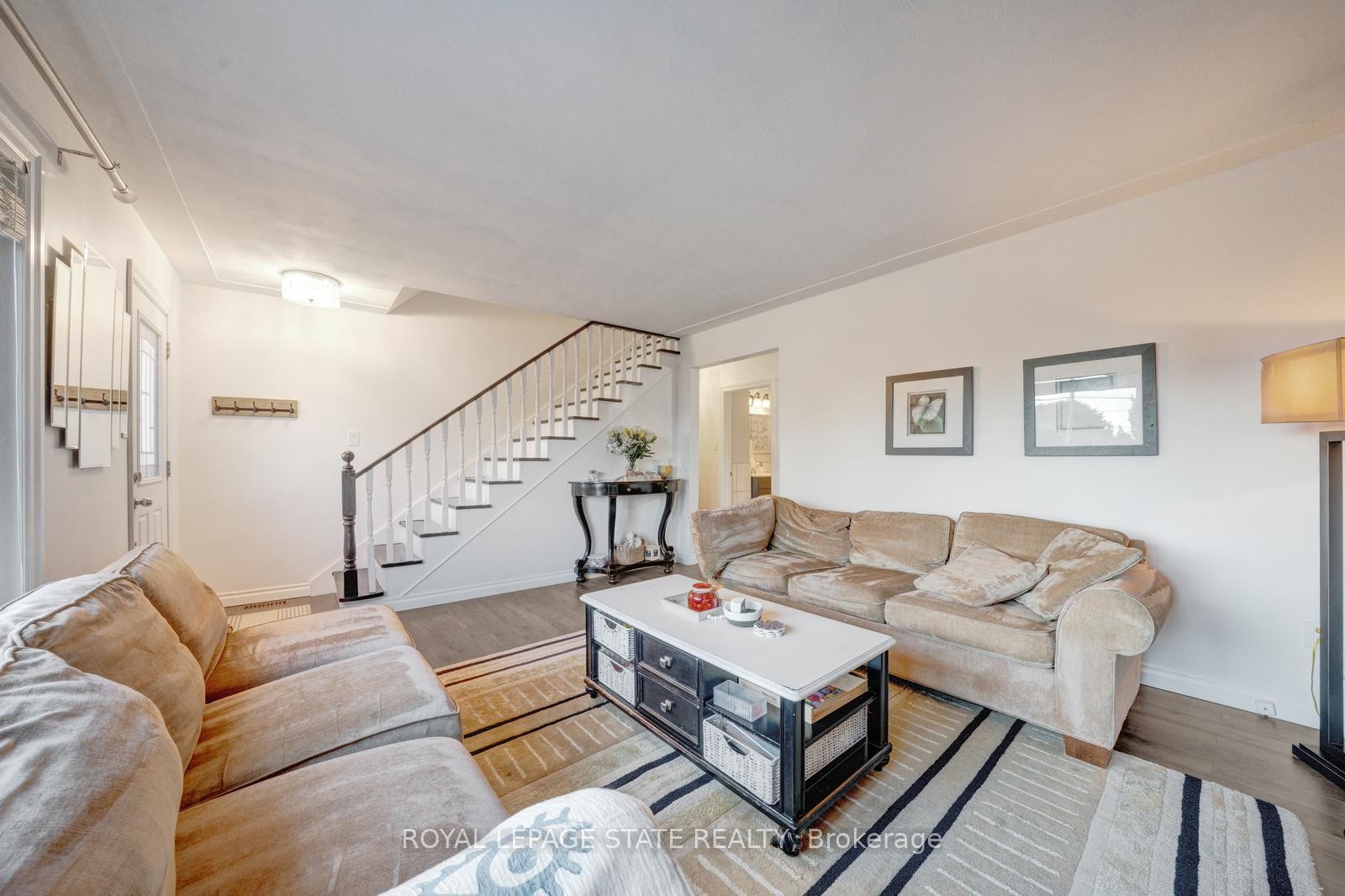 62 Brentwood Drive, Hamilton, ON - Indoor Photo Showing Living Room