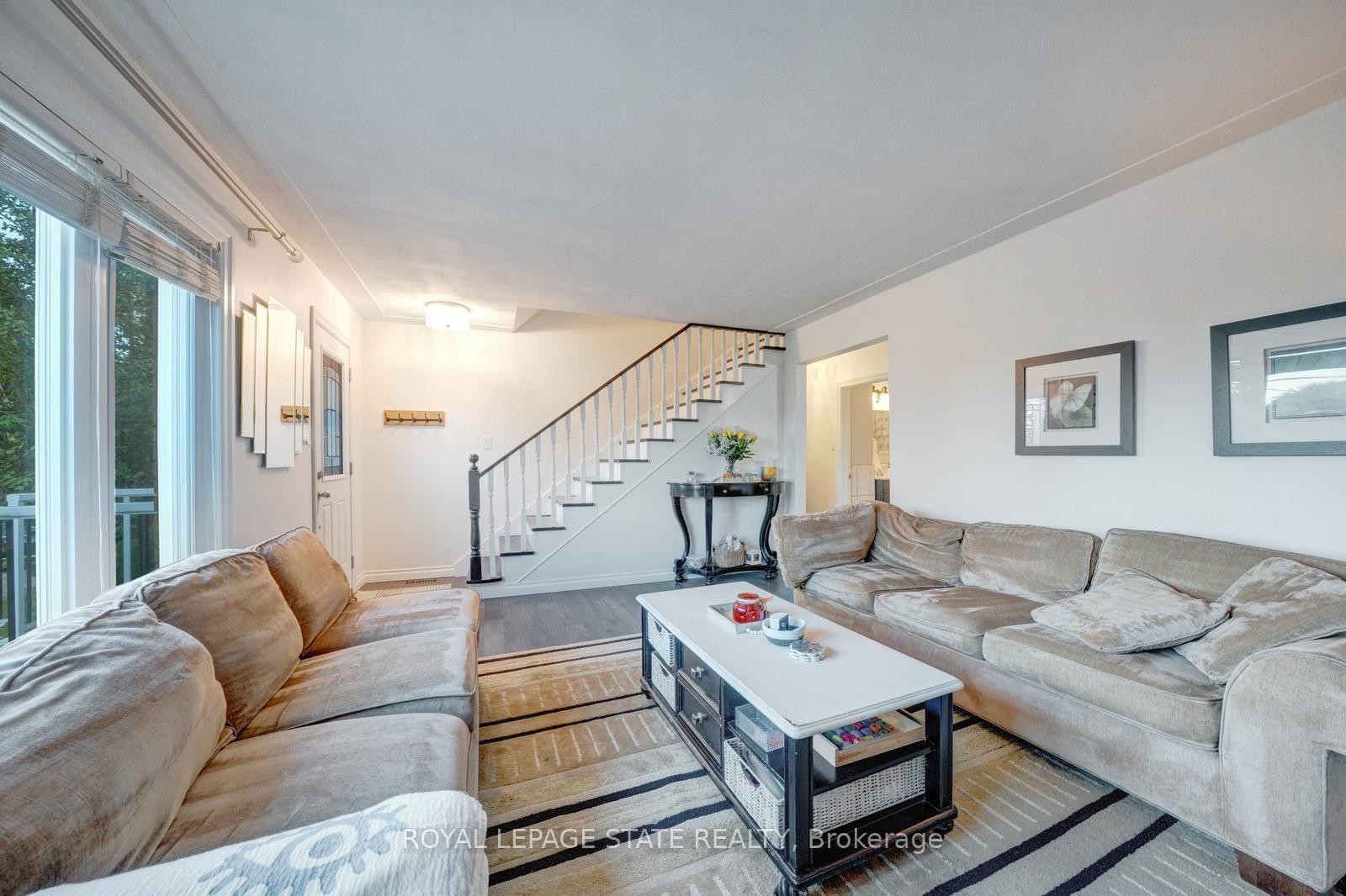 62 Brentwood Drive, Hamilton, ON - Indoor Photo Showing Living Room
