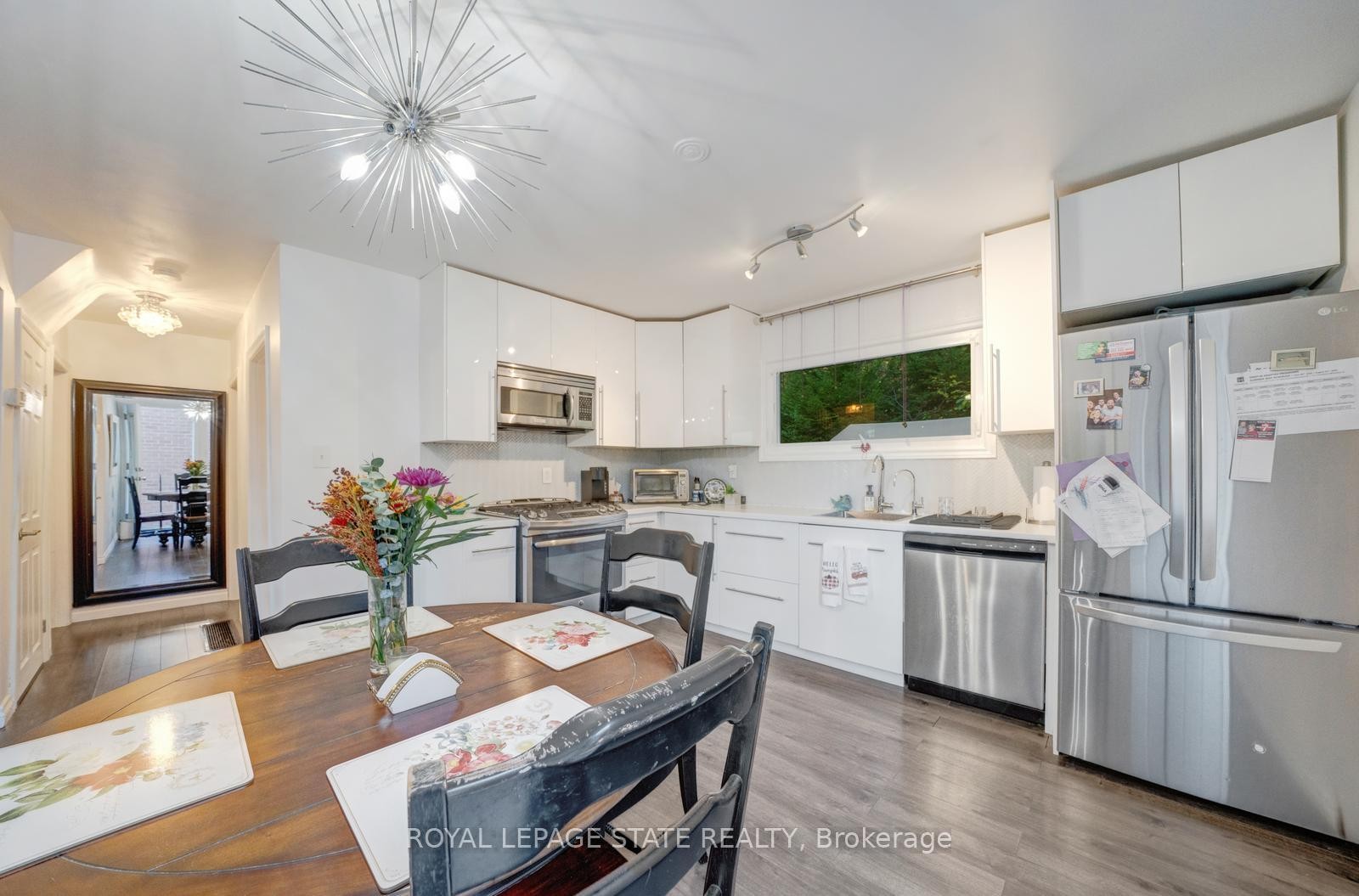 62 Brentwood Drive, Hamilton, ON - Indoor Photo Showing Kitchen