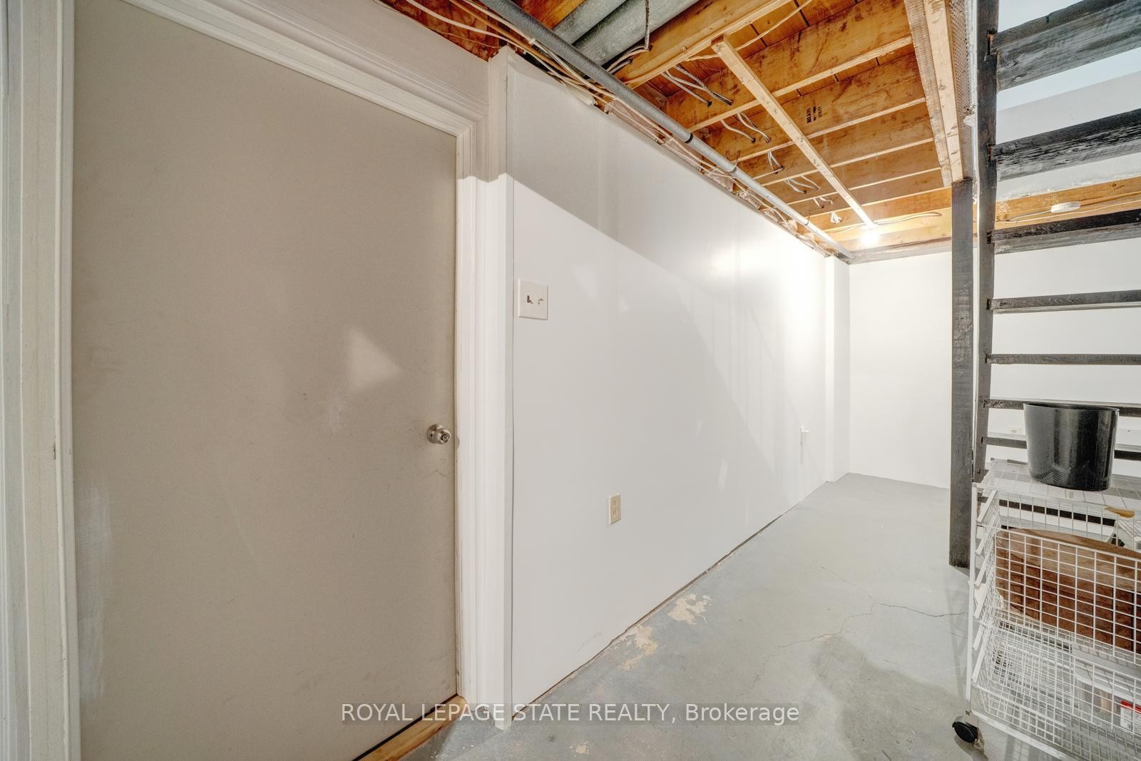 62 Brentwood Drive, Hamilton, ON - Indoor