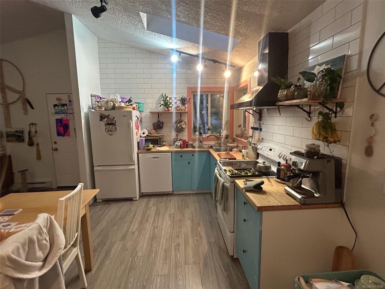 2550 Sooke River Rd, Sooke, BC