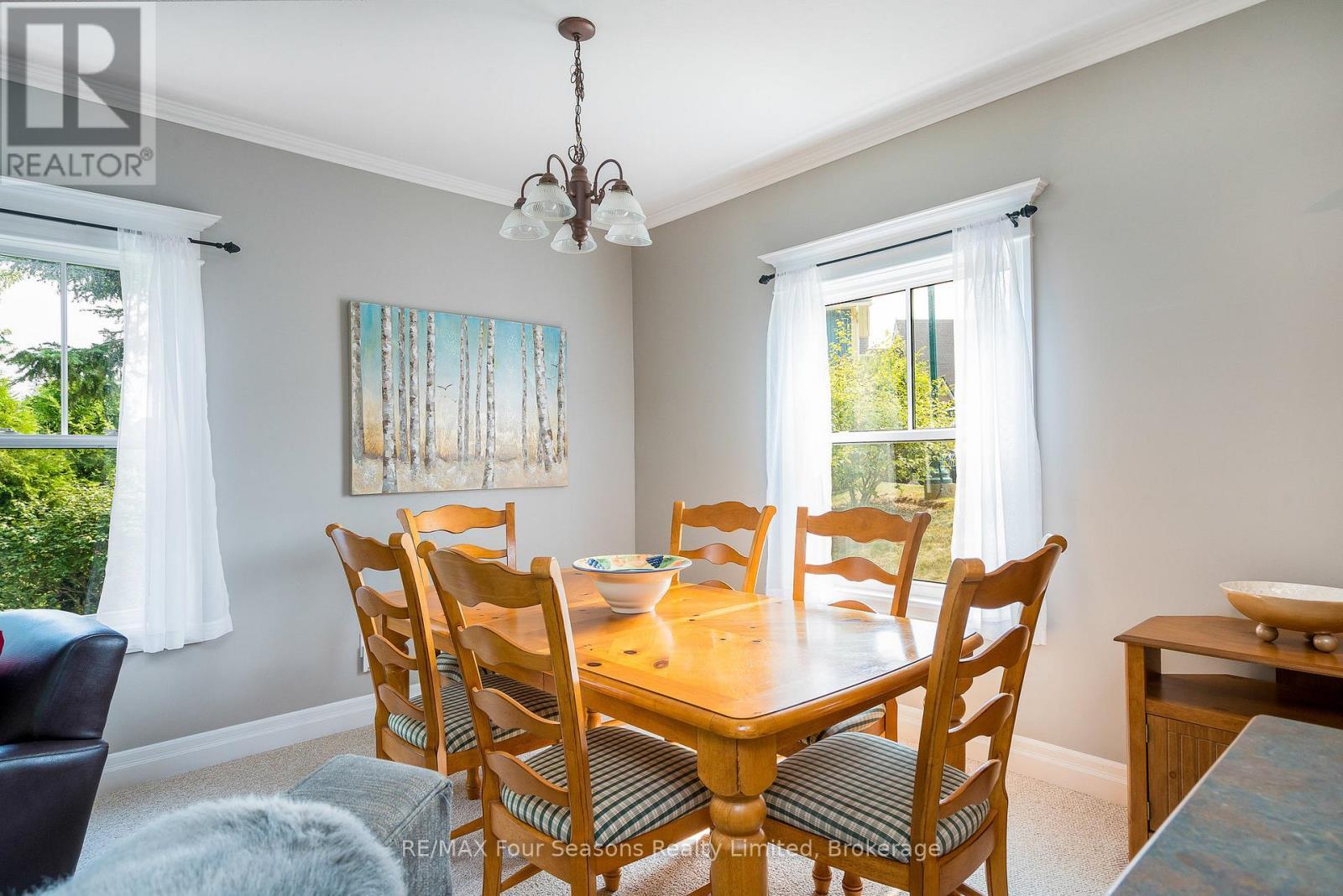114 - 184 Snowbridge Way, Blue Mountains, ON - Indoor Photo Showing Dining Room
