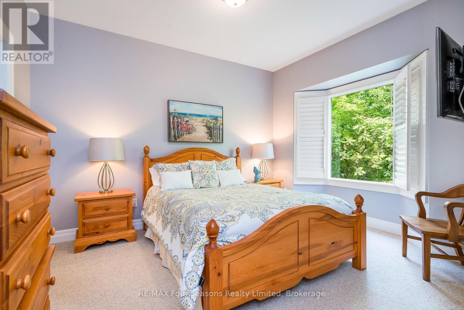 114 - 184 Snowbridge Way, Blue Mountains, ON - Indoor Photo Showing Bedroom