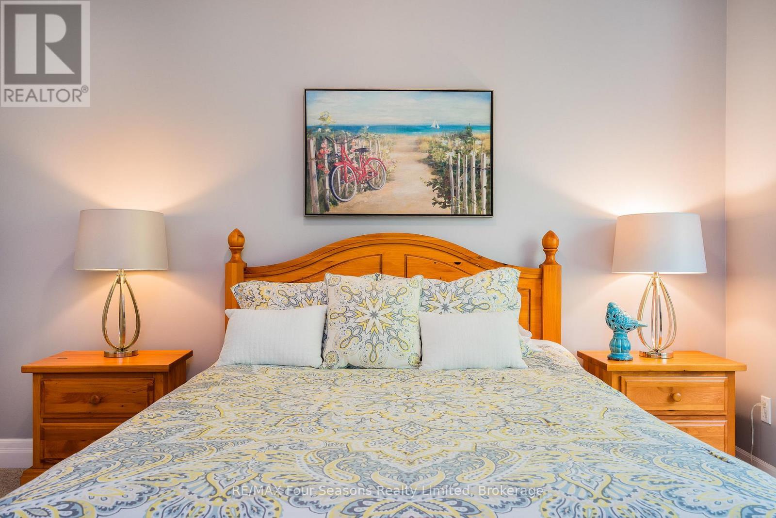 114 - 184 Snowbridge Way, Blue Mountains, ON - Indoor Photo Showing Bedroom